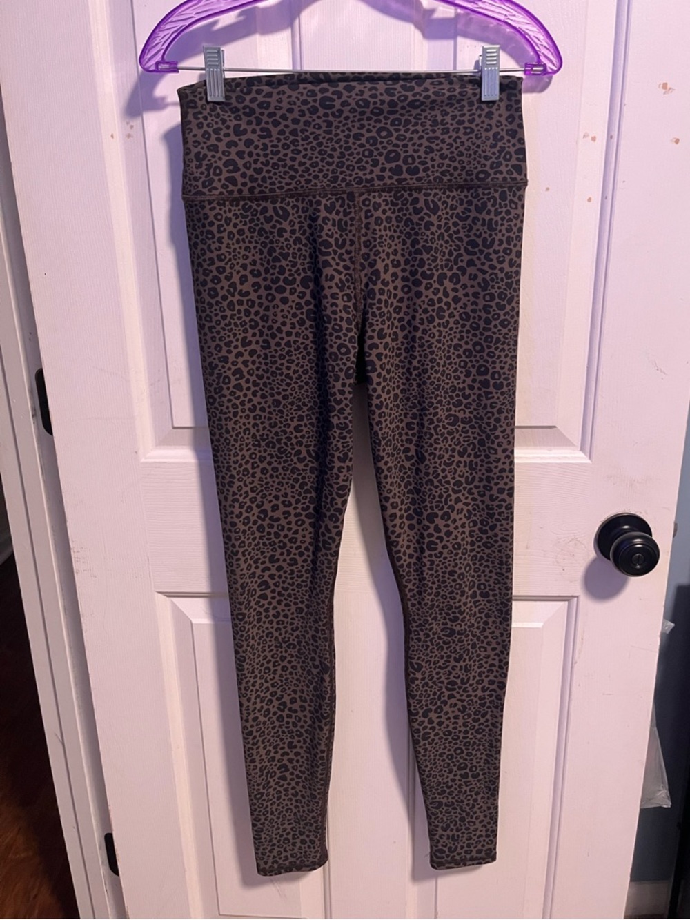 🧘🏽‍♀️ NWOT Alo Yoga High-Waist Olive Branch Leopard Vapor Leggings - Sz Medium